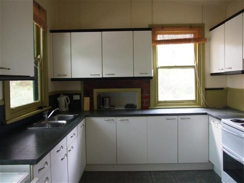 10 Rose Avenue, Cowes VIC 3922