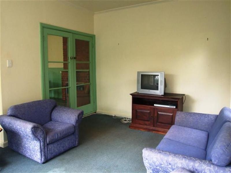 10 Rose Avenue, Cowes VIC 3922