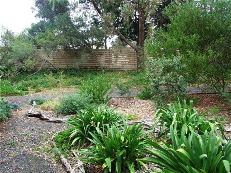 10 Rose Avenue, Cowes VIC 3922