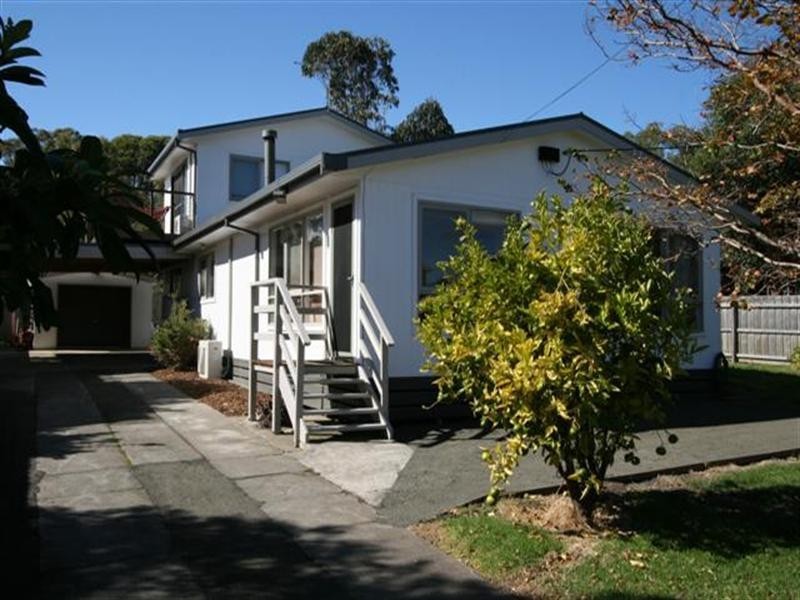17 Justice Road, Cowes VIC 3922