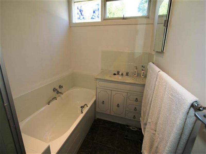 17 Justice Road, Cowes VIC 3922