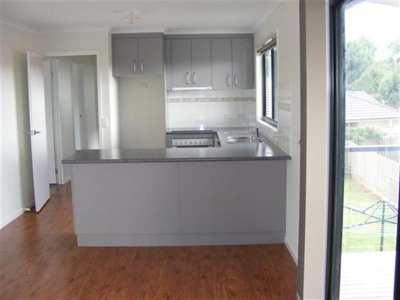 2 Grevilia Close, Cowes VIC 3922