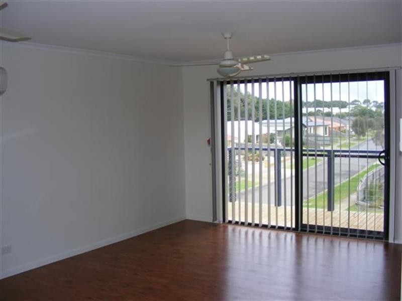 2 Grevilia Close, Cowes VIC 3922