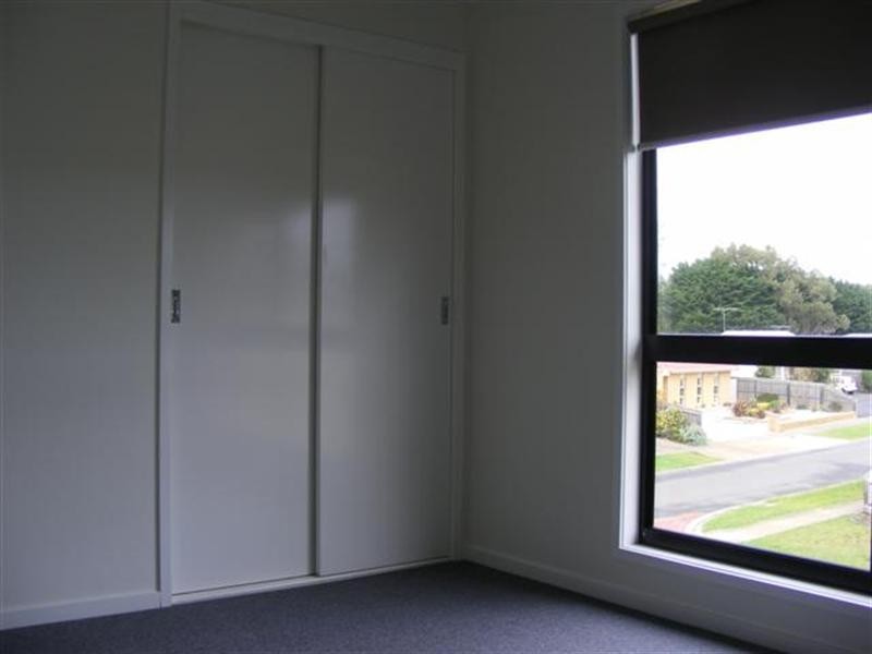 2 Grevilia Close, Cowes VIC 3922