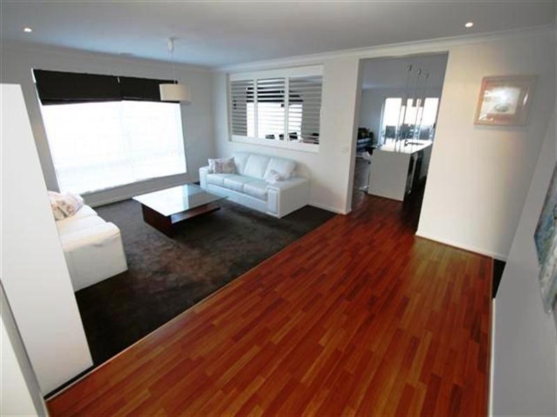17 Rosella Grove, Cowes VIC 3922