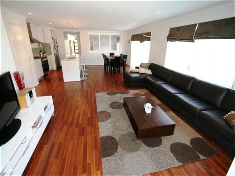 17 Rosella Grove, Cowes VIC 3922