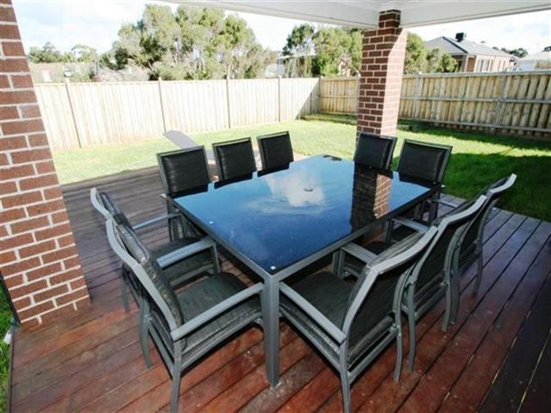 17 Rosella Grove, Cowes VIC 3922
