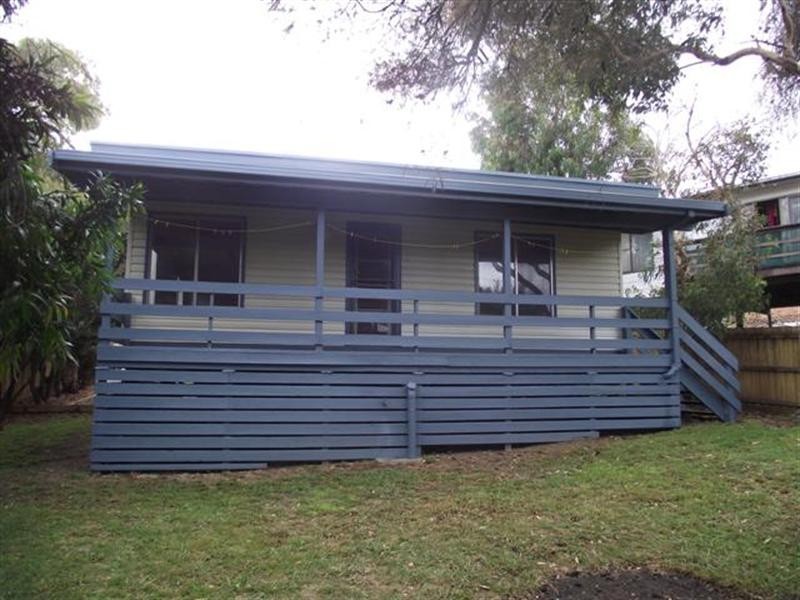 16 Bayview Drive, Cowes VIC 3922