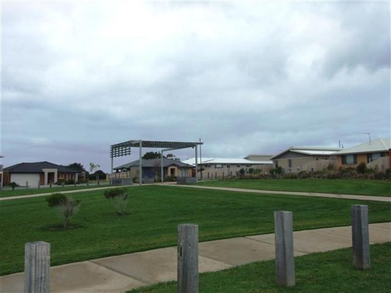 3 Dunes Road, Cowes VIC 3922