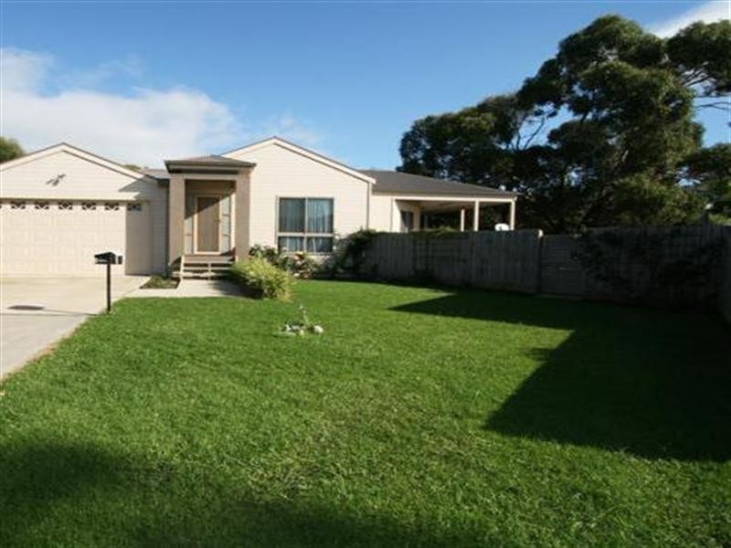 8 Wattle Close, Cowes VIC 3922