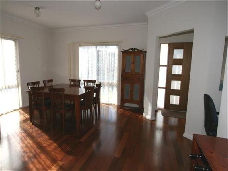 8 Wattle Close, Cowes VIC 3922