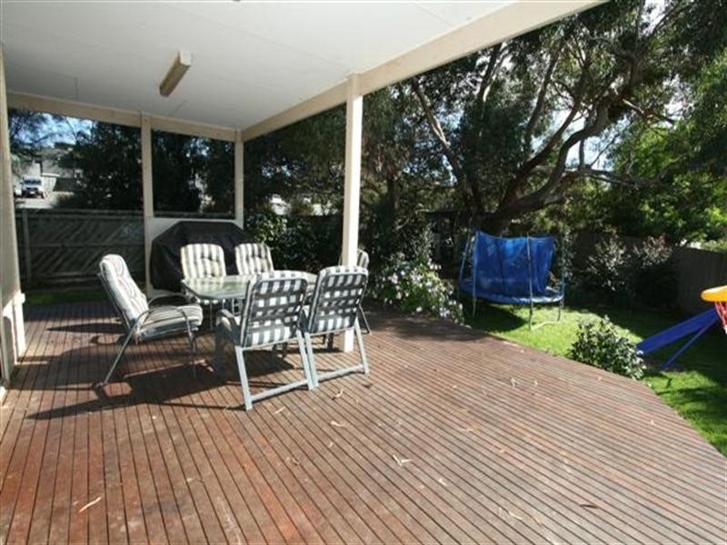 8 Wattle Close, Cowes VIC 3922