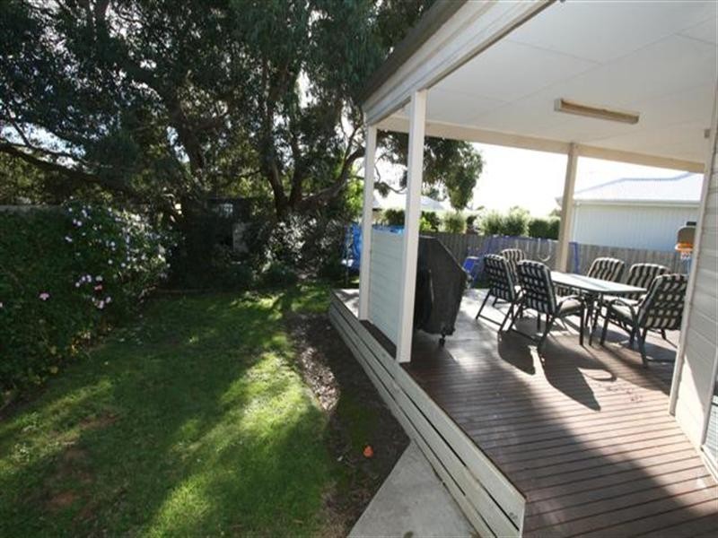 8 Wattle Close, Cowes VIC 3922