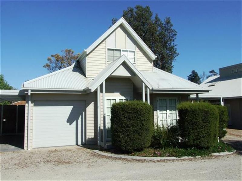 1/37 Stradbroke Avenue, Cowes VIC 3922