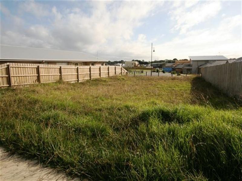 9 Dunes Road, Cowes VIC 3922