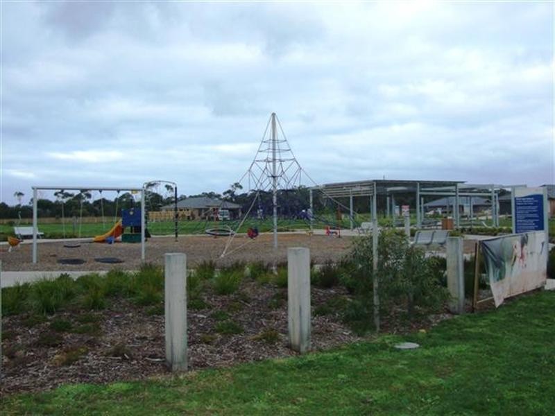 10 Dunes Road, Cowes VIC 3922