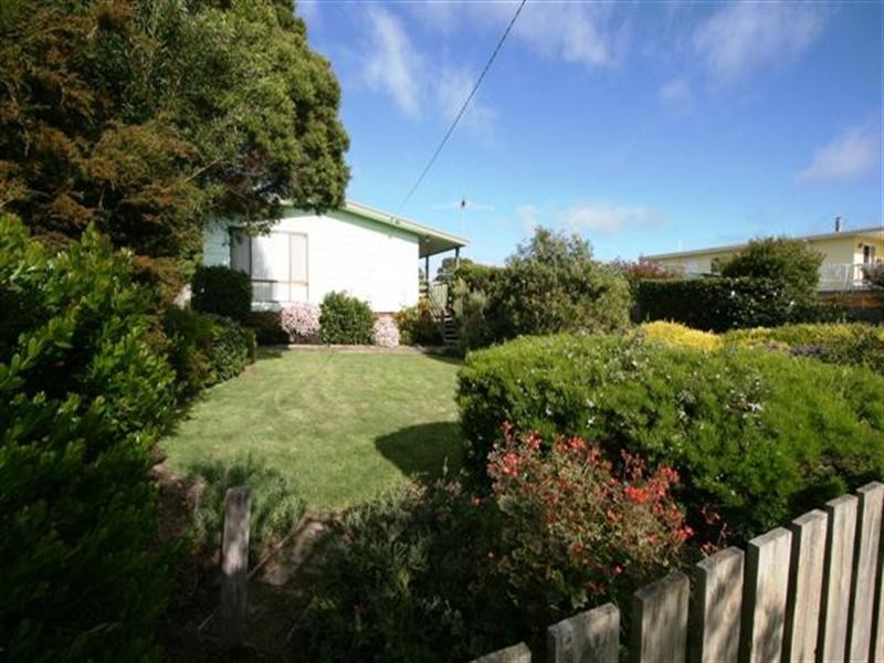9 Boonderabbi Way, Cowes VIC 3922