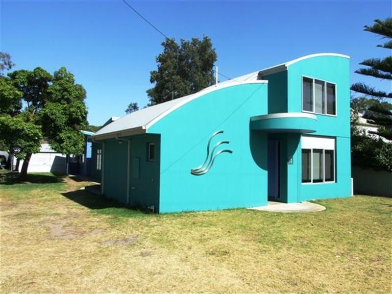 18 Rose Avenue, Cowes VIC 3922