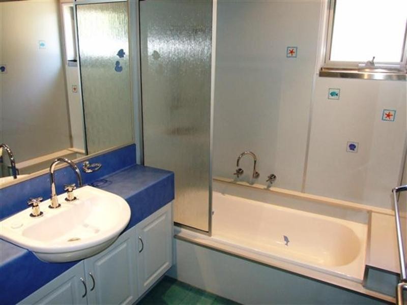 18 Rose Avenue, Cowes VIC 3922