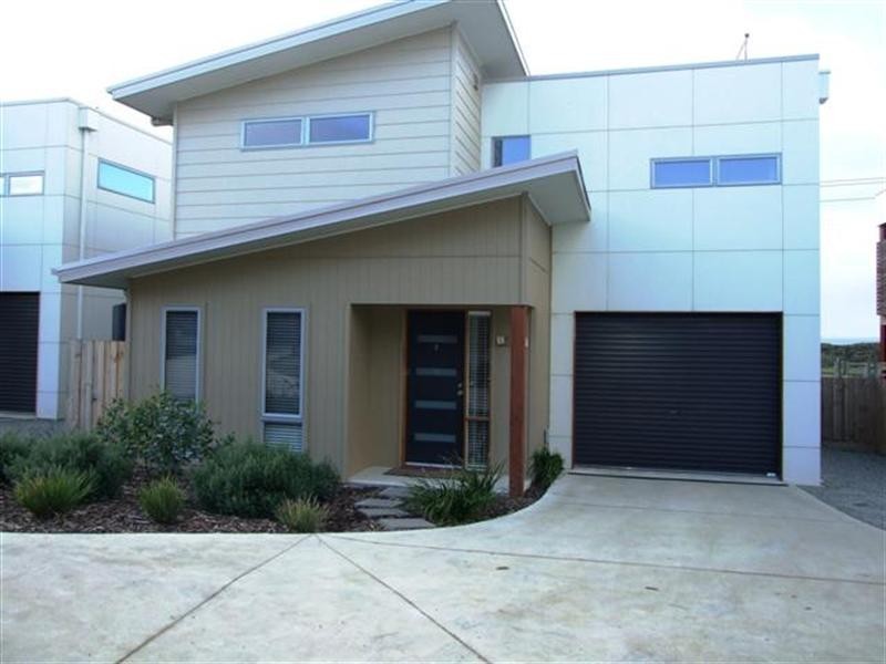 2/1a Stradbroke Crescent, Surf Beach VIC 3922