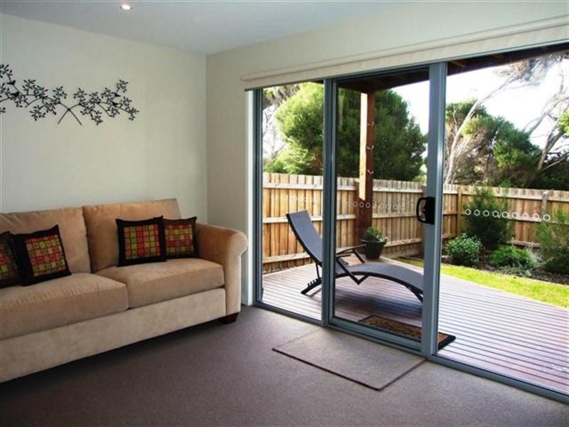 2/1a Stradbroke Crescent, Surf Beach VIC 3922