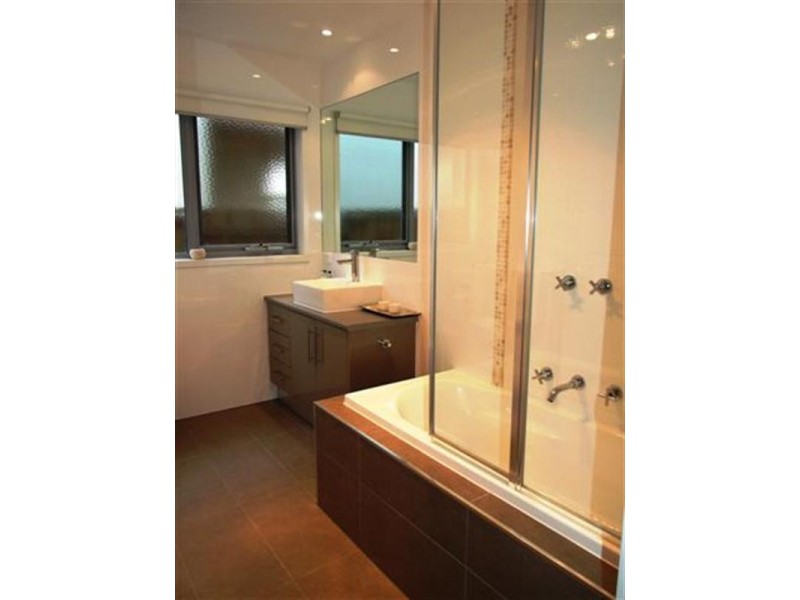 2/1a Stradbroke Crescent, Surf Beach VIC 3922