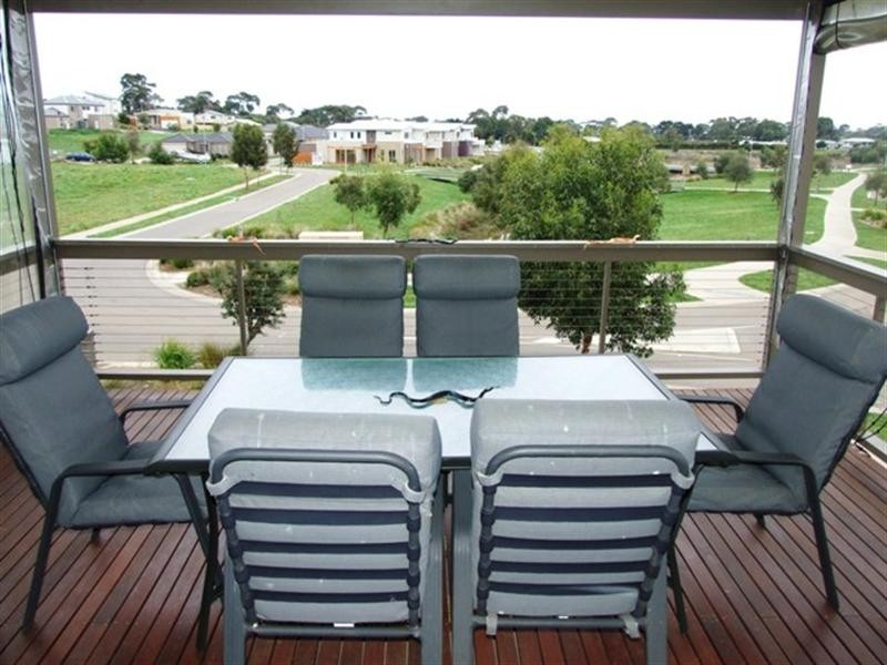 1 Kingfisher Way, Cowes VIC 3922