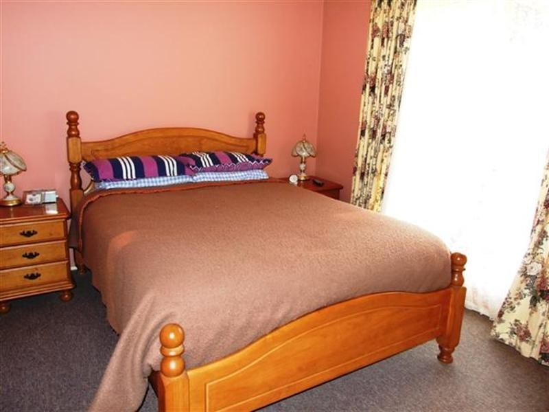 8 Golden Court, Sunset Strip VIC 3922