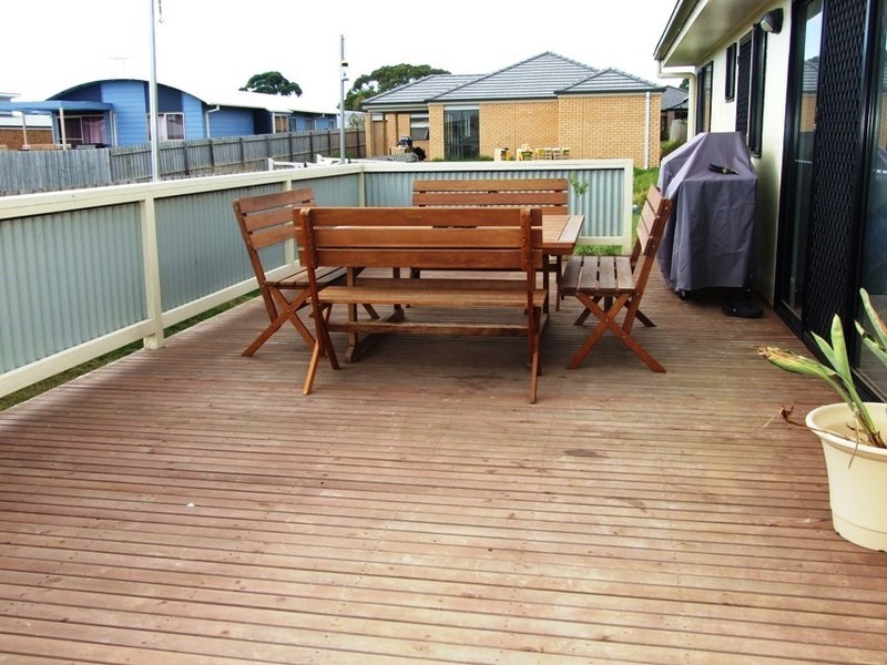 9 Kate Court, Cowes VIC 3922