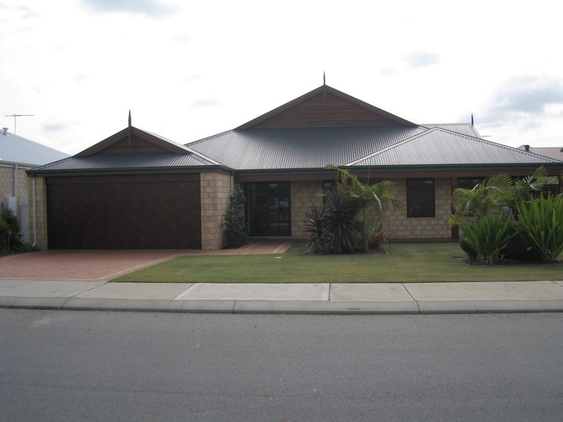 10 Chorus Circle, Atwell WA 6164