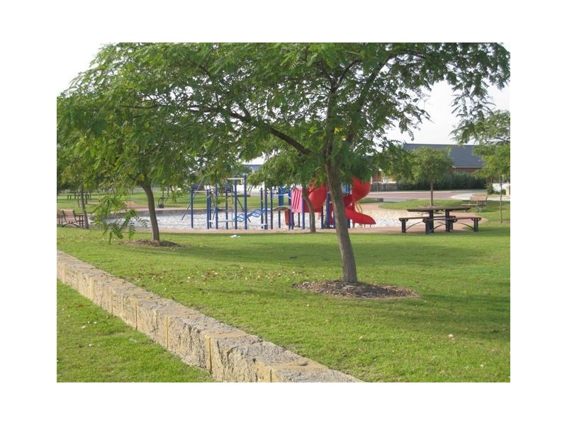 10 Chorus Circle, Atwell WA 6164