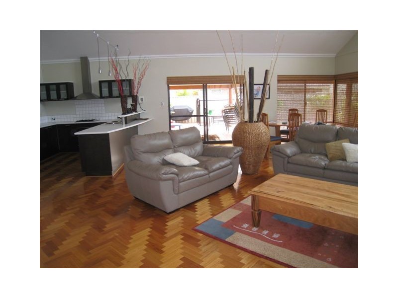 10 Chorus Circle, Atwell WA 6164