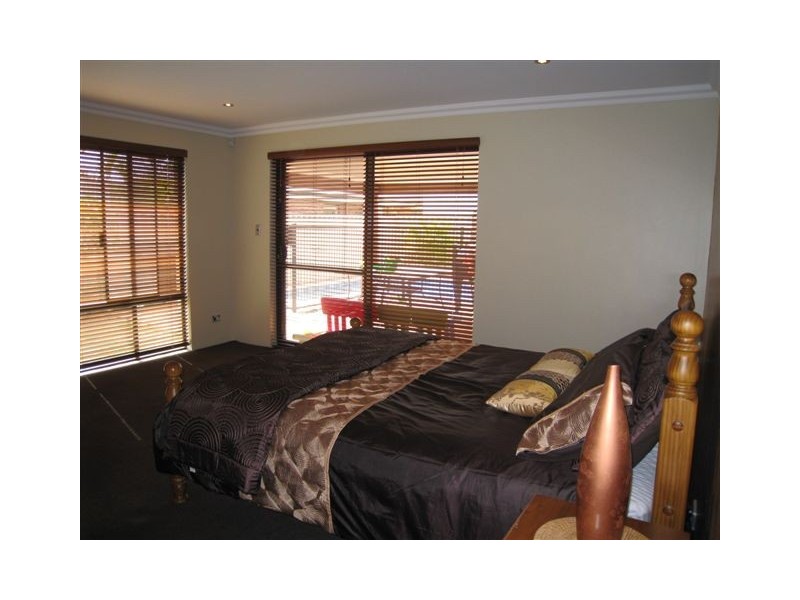10 Chorus Circle, Atwell WA 6164