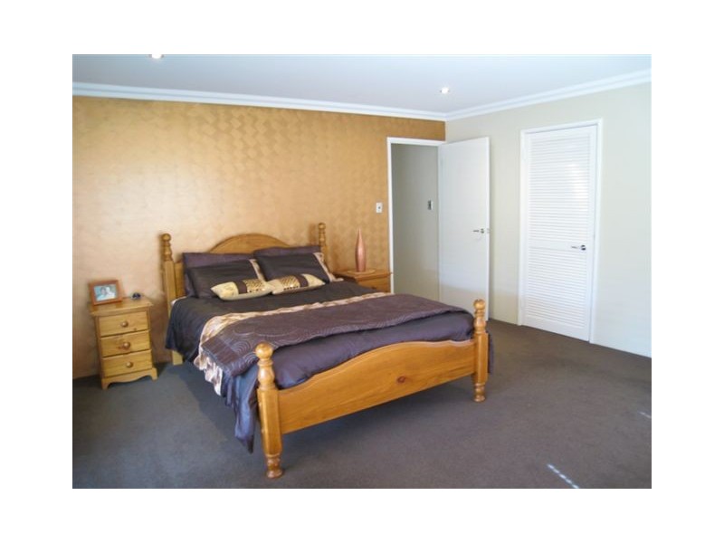 10 Chorus Circle, Atwell WA 6164