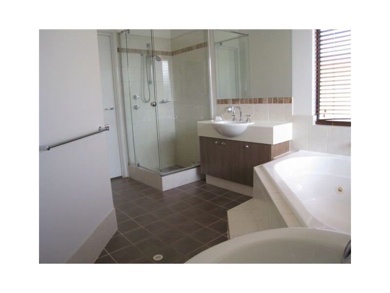 10 Chorus Circle, Atwell WA 6164