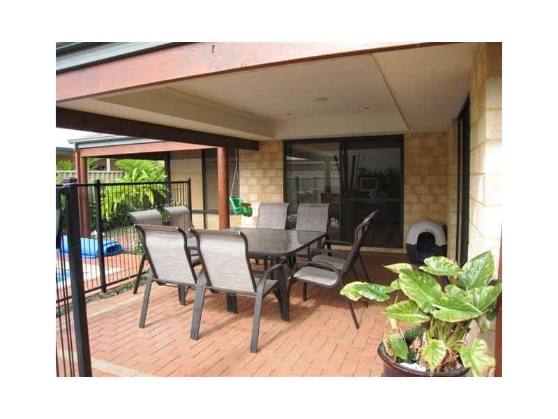 10 Chorus Circle, Atwell WA 6164