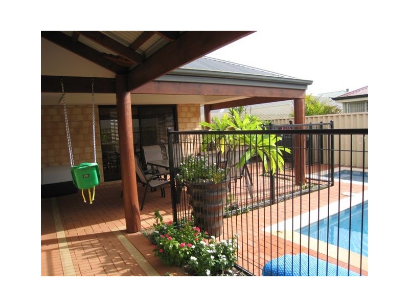 10 Chorus Circle, Atwell WA 6164