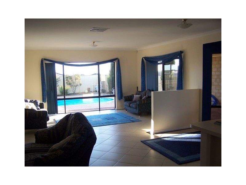 8 Australis Circle, Wannanup WA 6210