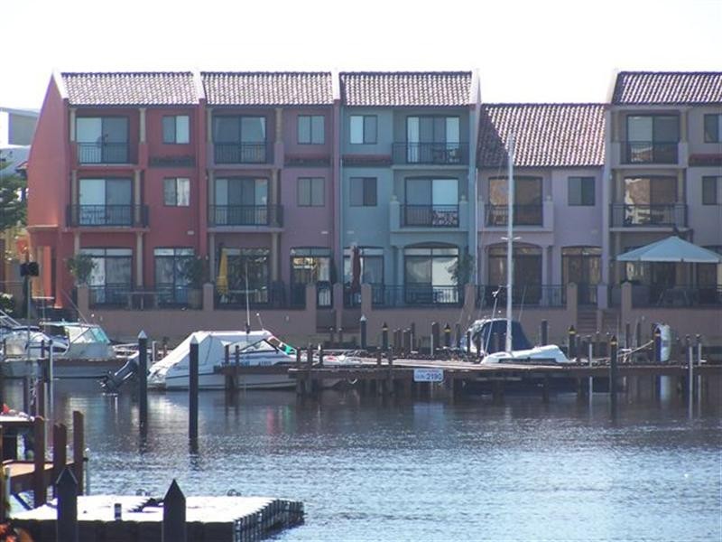 2/7 Village Mews, Wannanup WA 6210