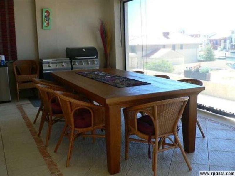 105 Westview Parade, Wannanup WA 6210