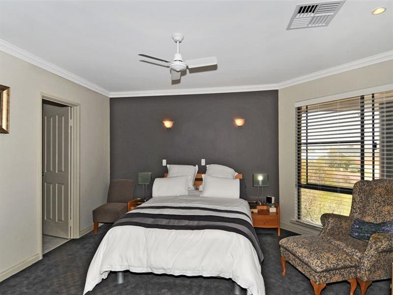 12 Captain Court, Wannanup WA 6210