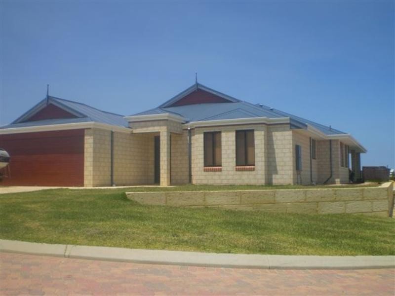 15 Beachport Way, Wannanup WA 6210