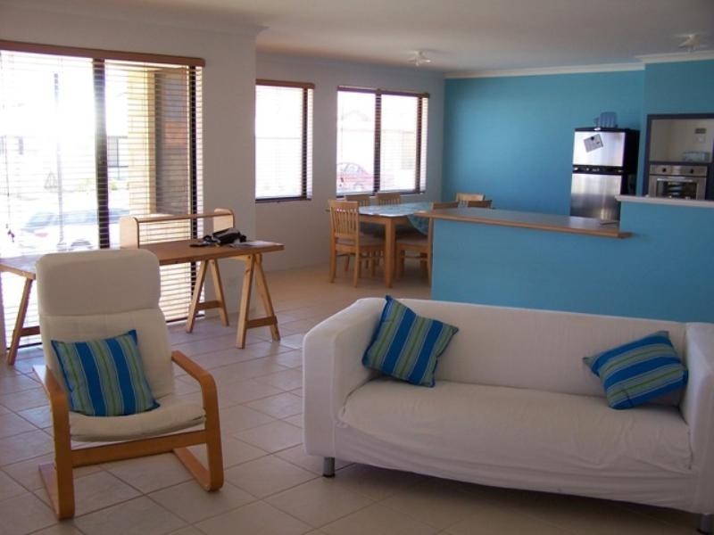 15 Beachport Way, Wannanup WA 6210