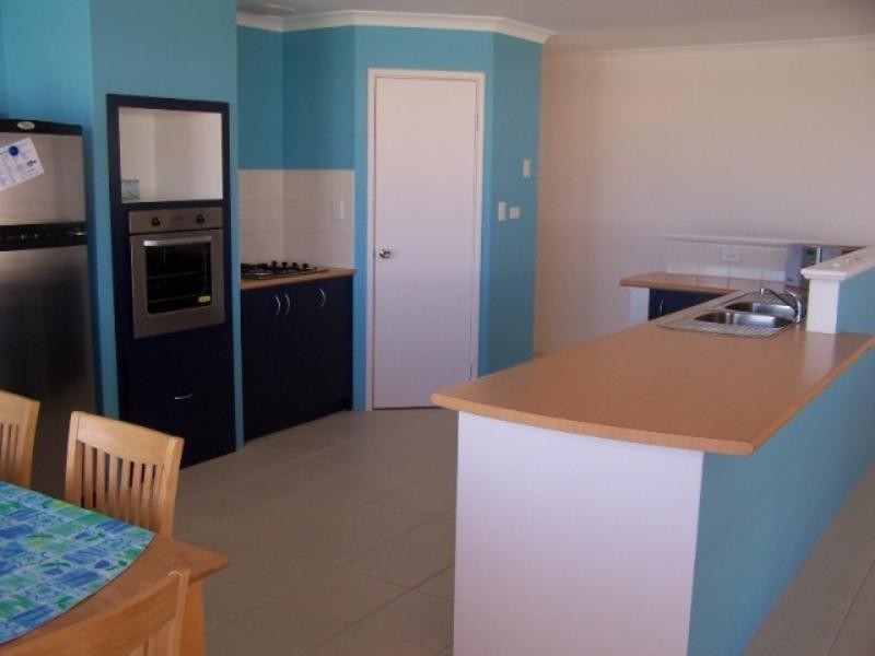 15 Beachport Way, Wannanup WA 6210