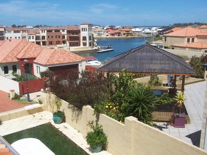 105 Westview Parade, Wannanup WA 6210