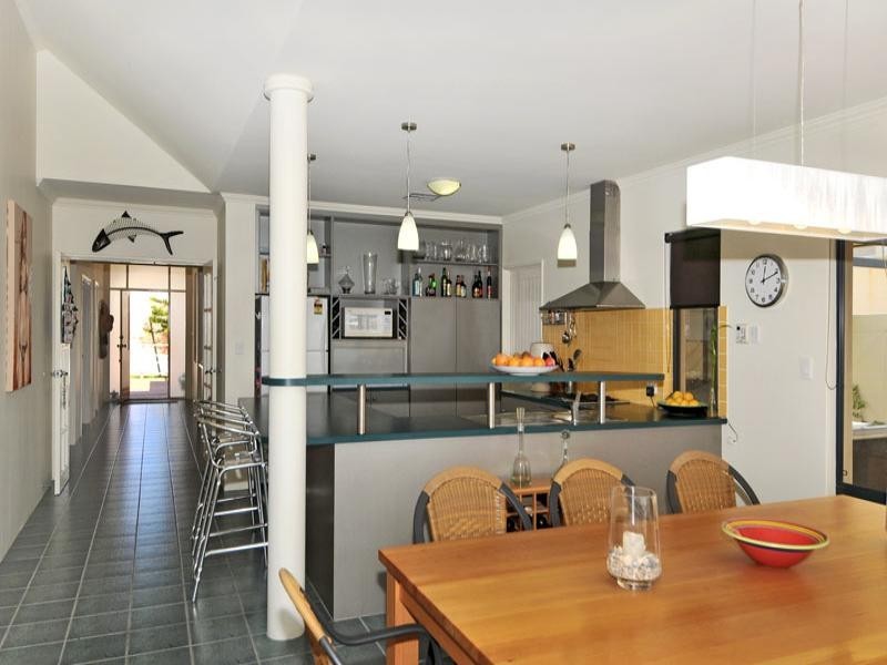 27 Voyager Close, PORT BOUVARD, Wannanup WA 6210