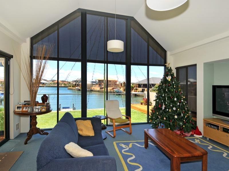 27 Voyager Close, PORT BOUVARD, Wannanup WA 6210