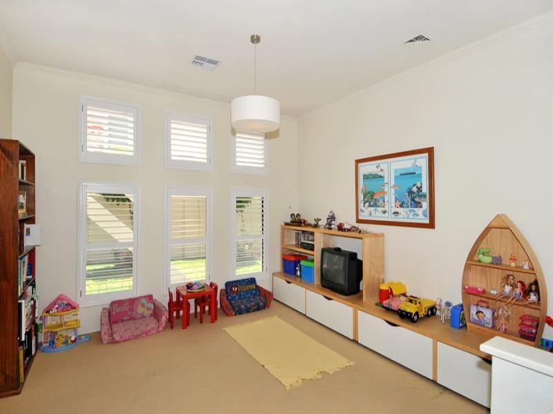 27 Voyager Close, PORT BOUVARD, Wannanup WA 6210