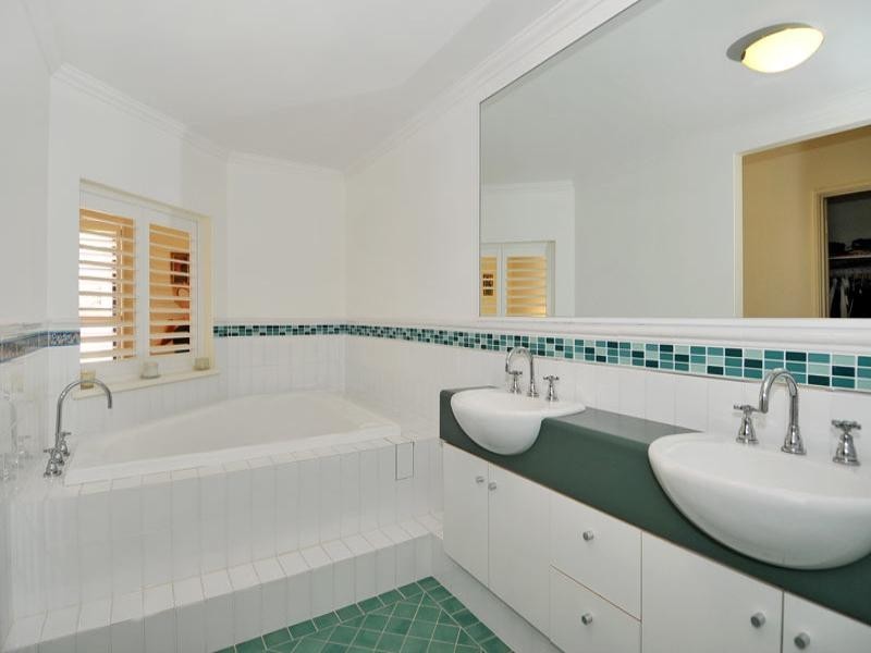 27 Voyager Close, PORT BOUVARD, Wannanup WA 6210