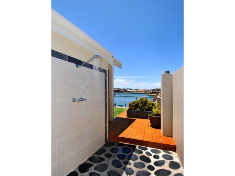 27 Voyager Close, PORT BOUVARD, Wannanup WA 6210